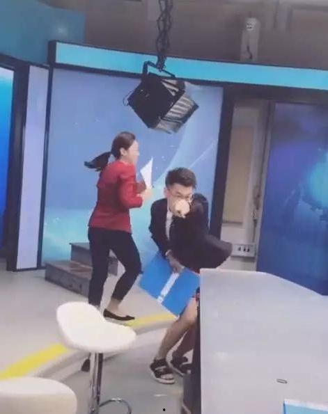 八卦爆料最新新闻直播,最新新闻直播大揭秘！  第2张